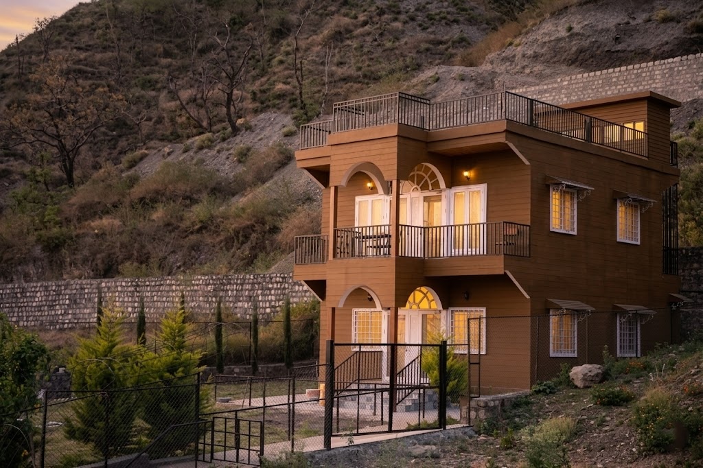 Sakura Estate - Multi-story retreat on a lush hillside in Mussoorie foothills